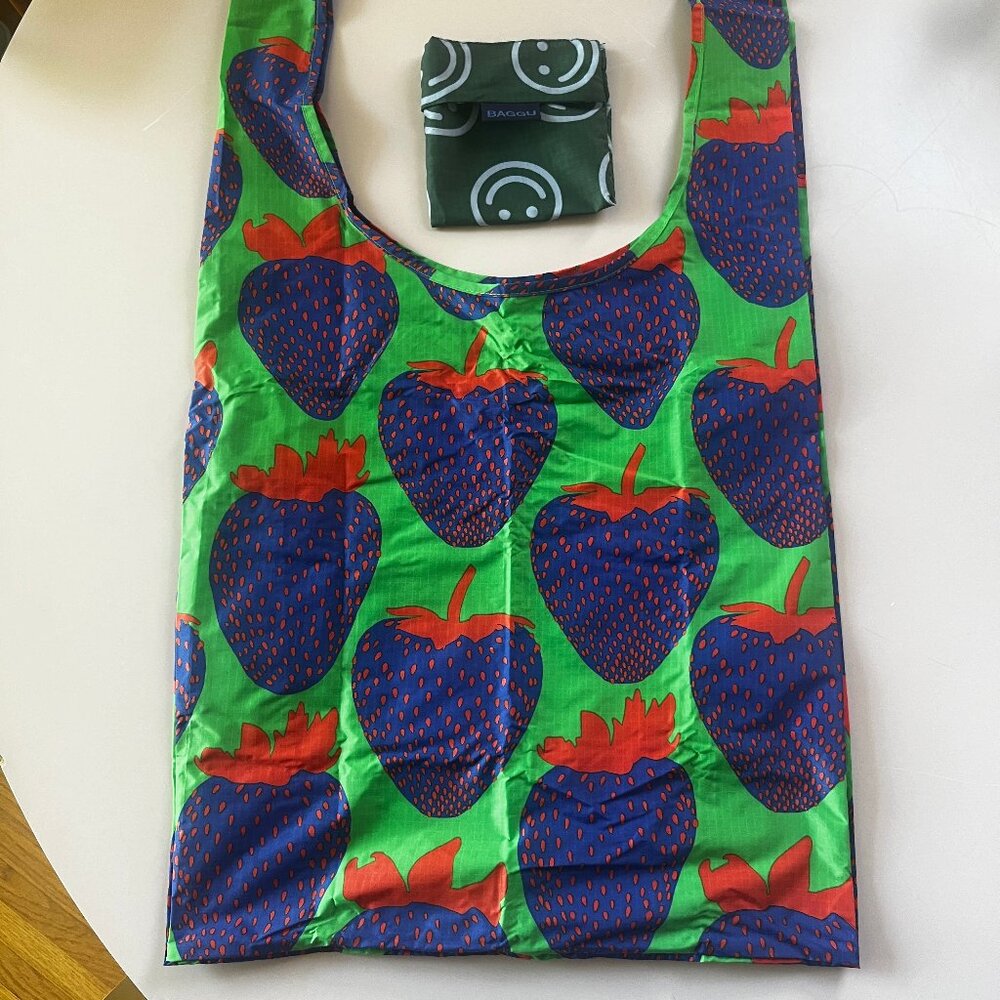 Electric Strawberry Standard BAGGU